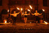 Wunderbare Tanzelemente und Schwingen mit Feuer bilden unsere inflammati Barock-Feuershow 